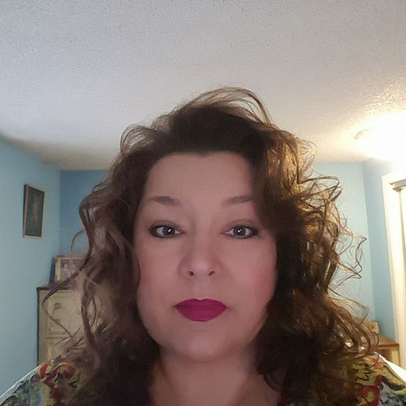 Meet your Posher, Lisa - Picture 1 of 1